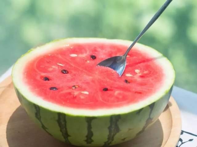 快乐网红吃瓜图片